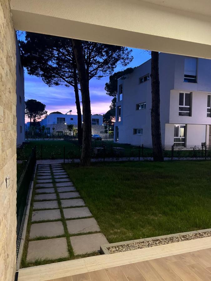 Pine Apartments At San Pietro Resort Durres Bagian luar foto